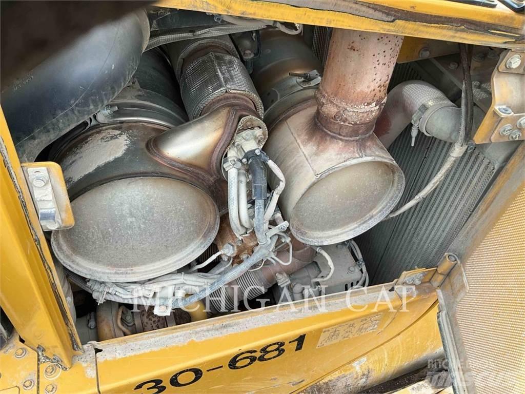 CAT D6TXW VZ24F بلدوزرات مجنزرة
