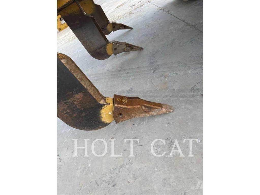 CAT D6XELGPVP3 بلدوزرات مجنزرة