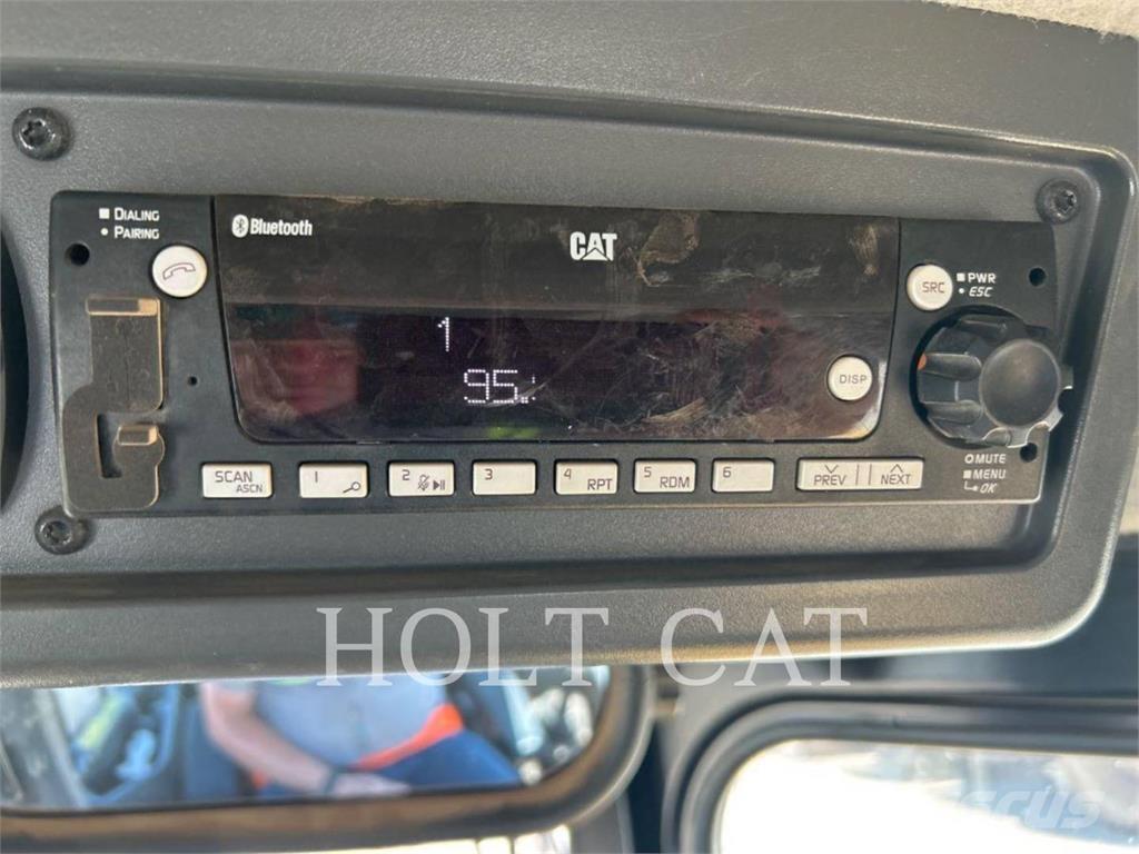 CAT D6XELGPVP3 بلدوزرات مجنزرة