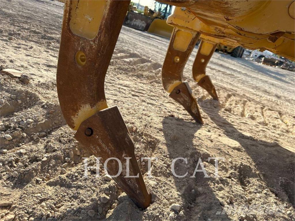 CAT D6XELGPVP3 بلدوزرات مجنزرة