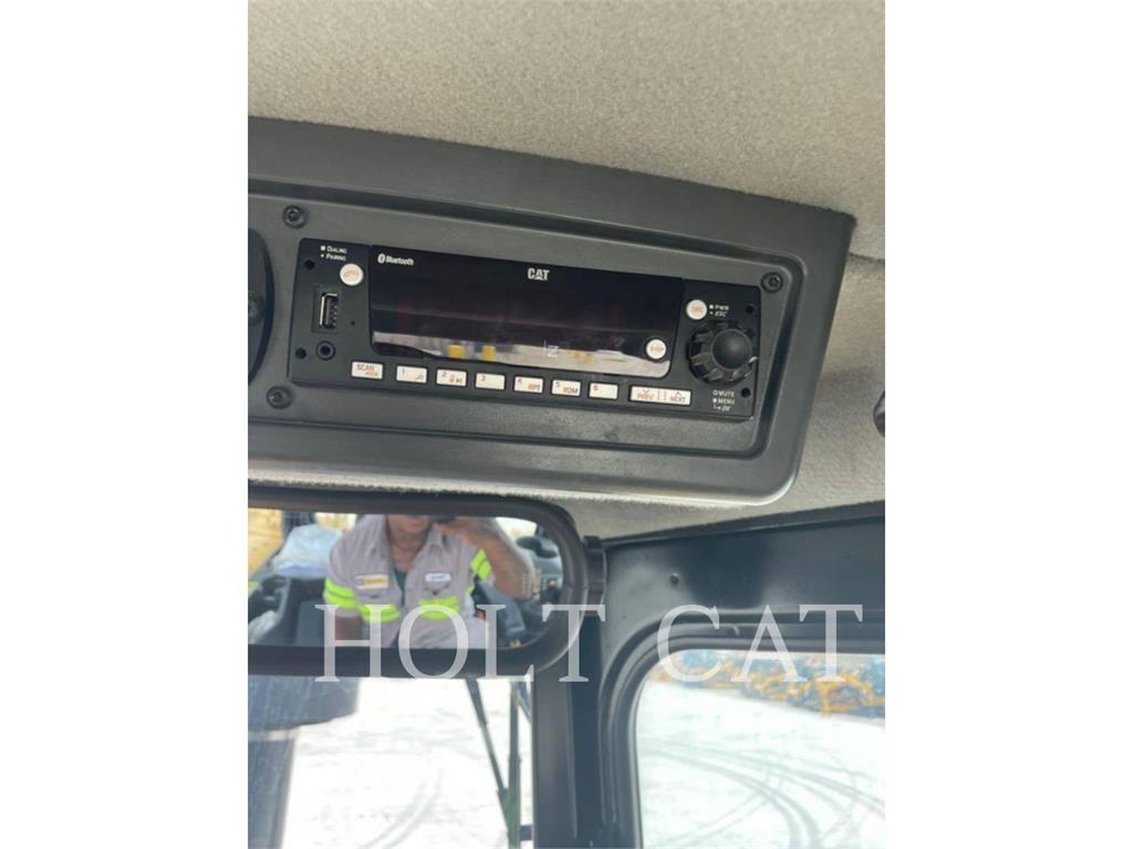 CAT D6XELGPVP3 بلدوزرات مجنزرة