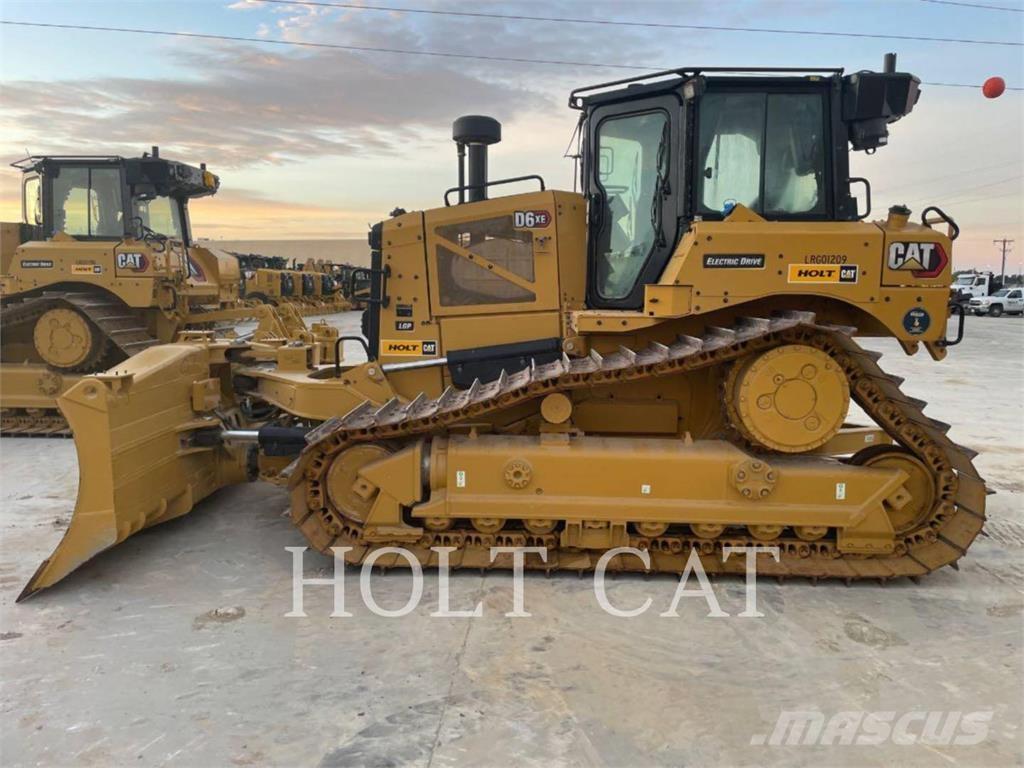 CAT D6XELGPVP3 بلدوزرات مجنزرة
