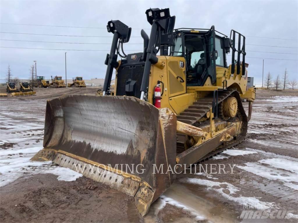 CAT D7 بلدوزرات مجنزرة