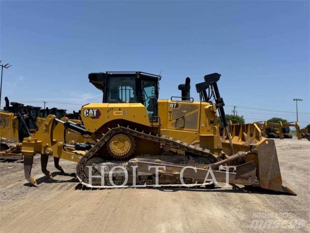 CAT D7 بلدوزرات مجنزرة