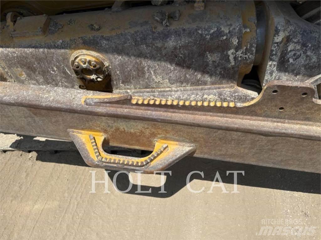 CAT D7 بلدوزرات مجنزرة