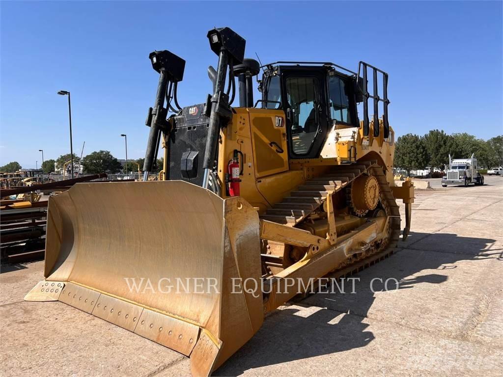 CAT D7 بلدوزرات مجنزرة