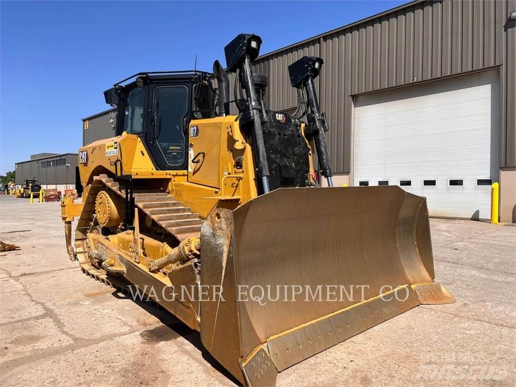 CAT D7 بلدوزرات مجنزرة