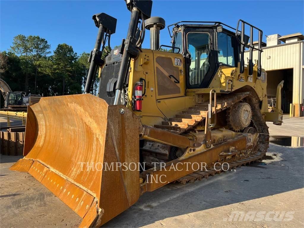 CAT D7 بلدوزرات مجنزرة