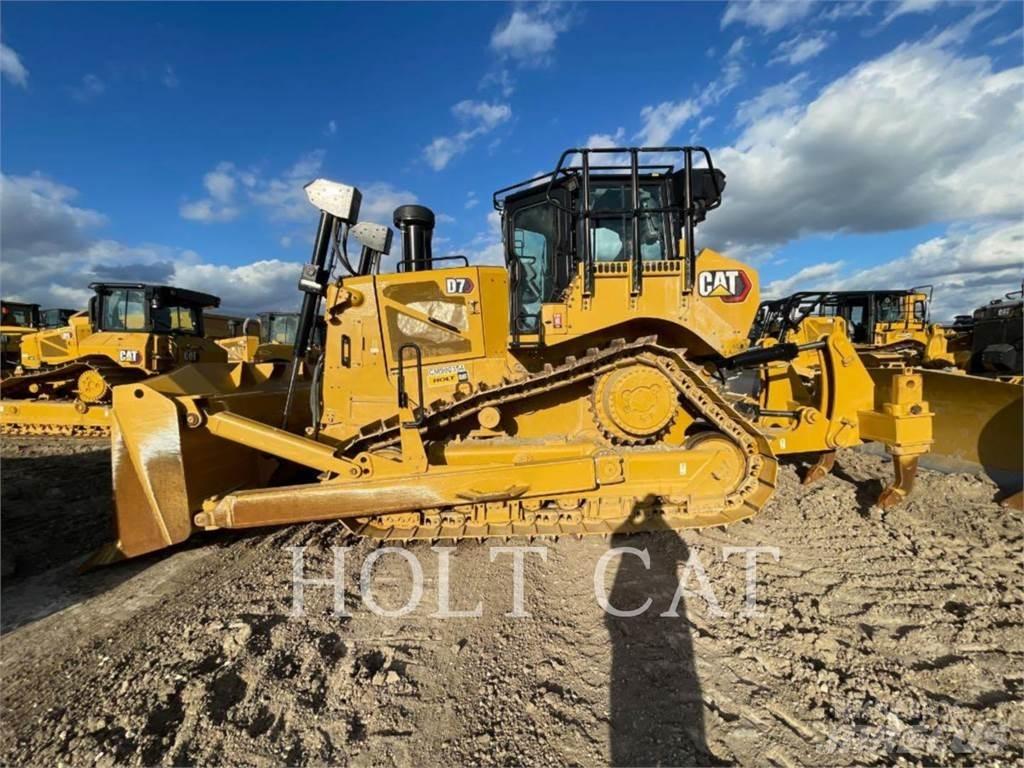 CAT D7 بلدوزرات مجنزرة