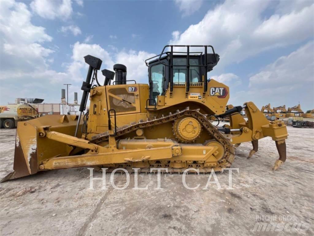 CAT D7 بلدوزرات مجنزرة