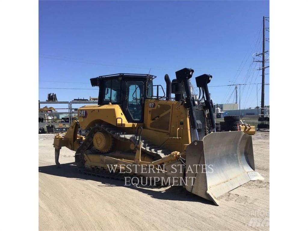 CAT D7 بلدوزرات مجنزرة