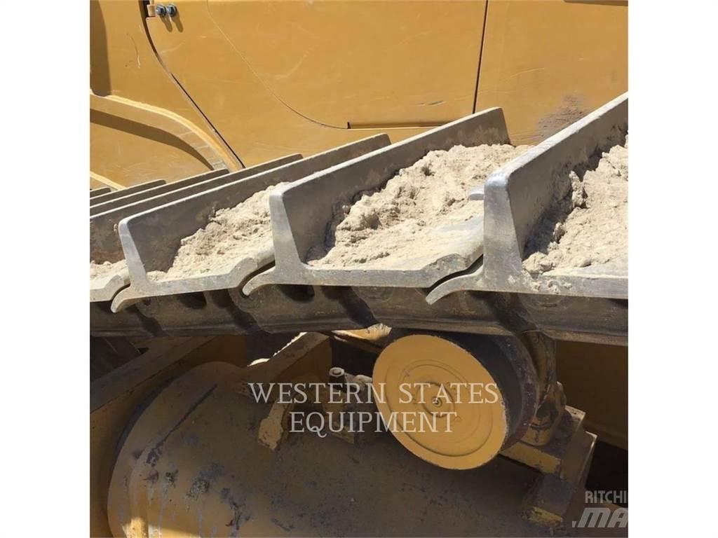 CAT D7 بلدوزرات مجنزرة