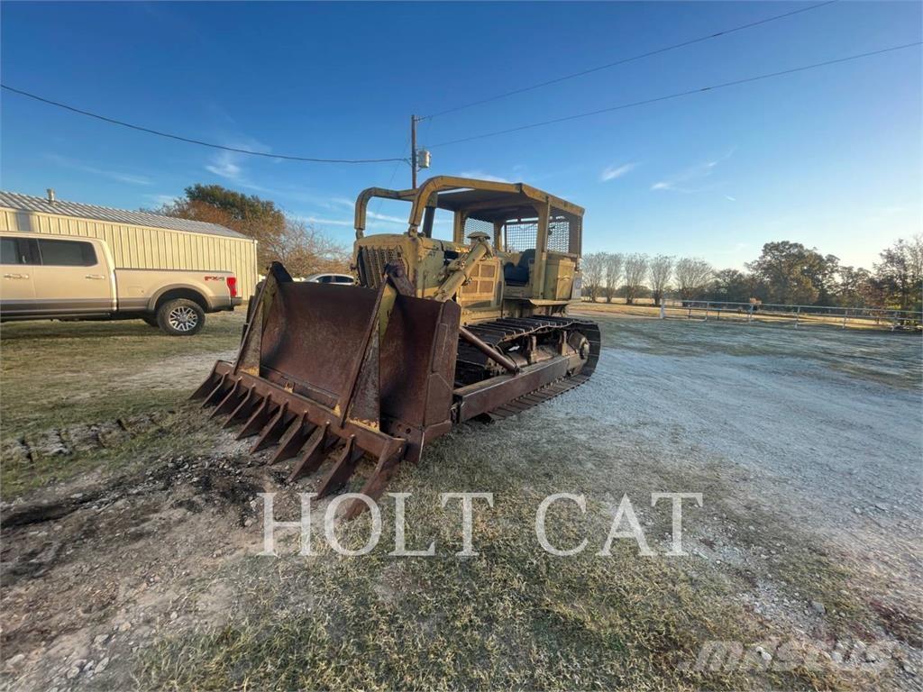 CAT D7 بلدوزرات مجنزرة