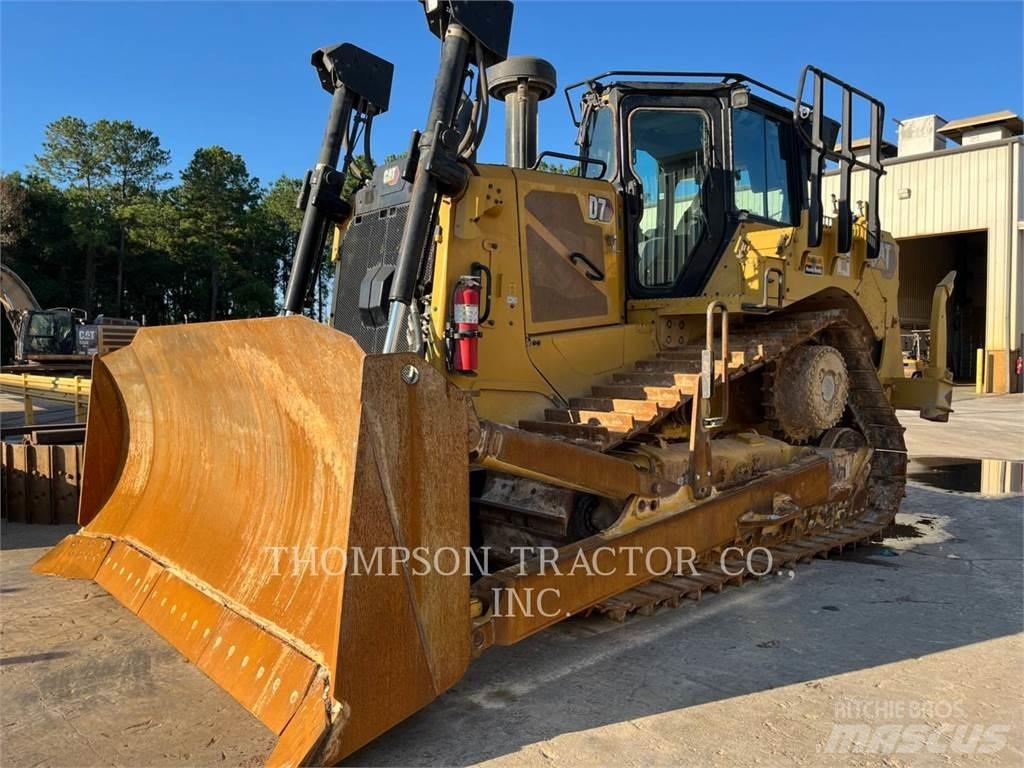 CAT D7-17 بلدوزرات مجنزرة