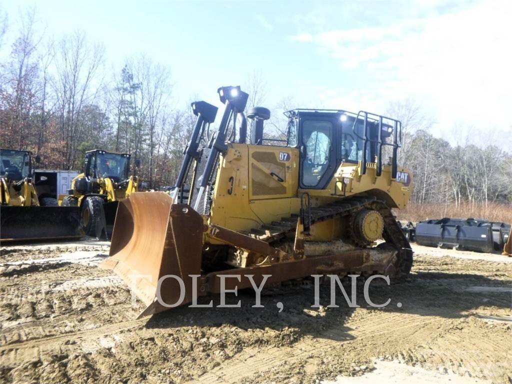 CAT D7-17 بلدوزرات مجنزرة