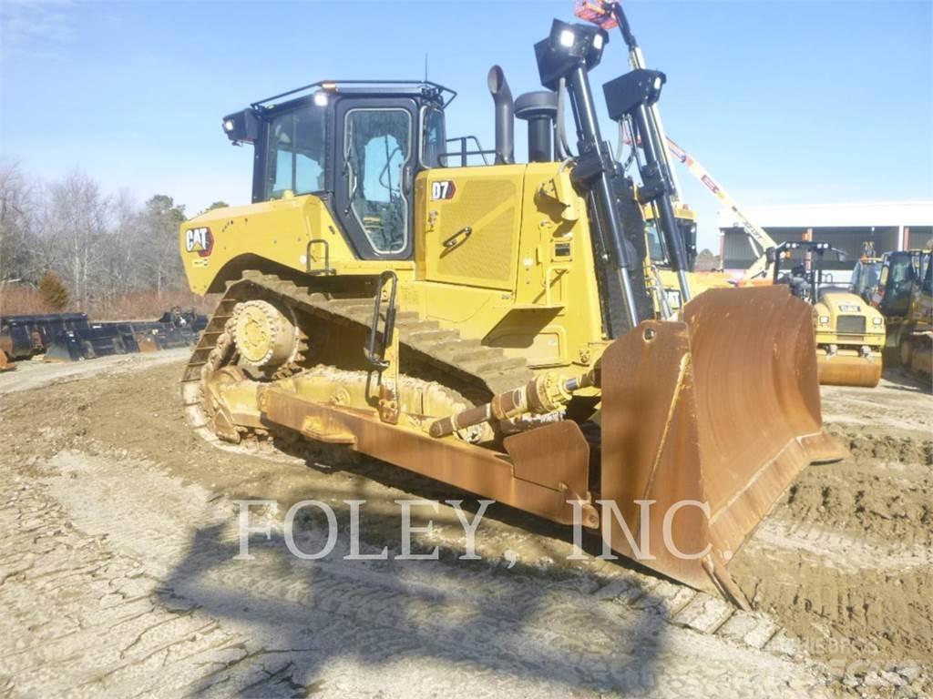 CAT D7-17 بلدوزرات مجنزرة