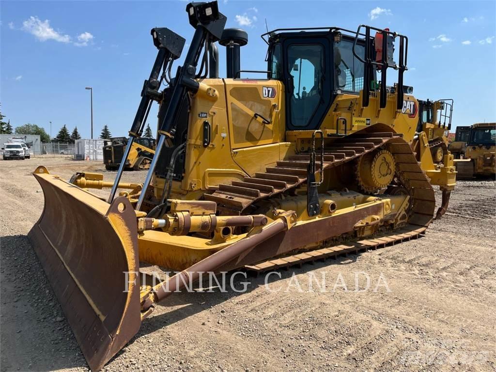 CAT D7-17 بلدوزرات مجنزرة