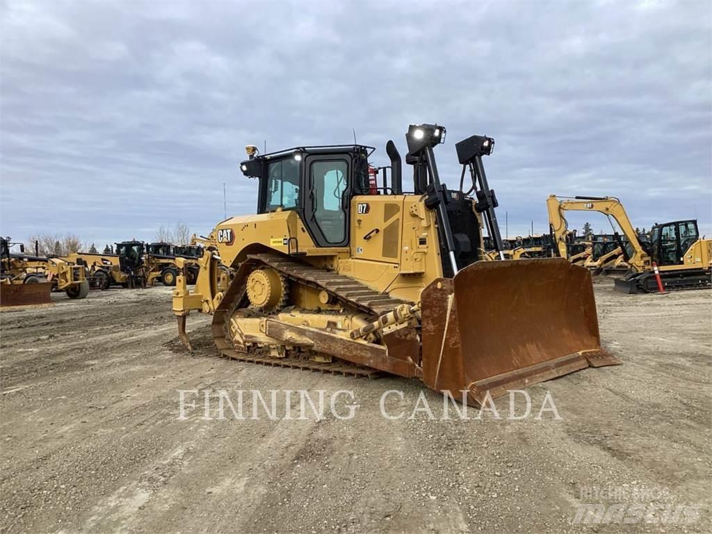 CAT D7-17 بلدوزرات مجنزرة