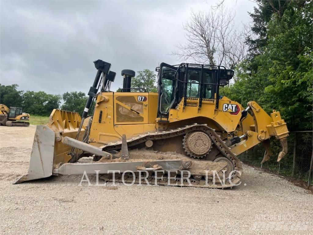 CAT D7-17 بلدوزرات مجنزرة