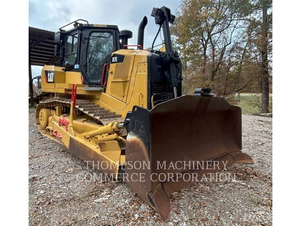 CAT D7E بلدوزرات مجنزرة