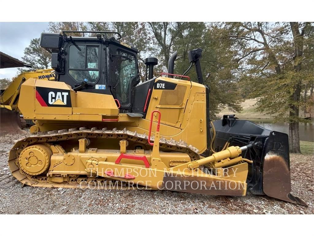 CAT D7E بلدوزرات مجنزرة