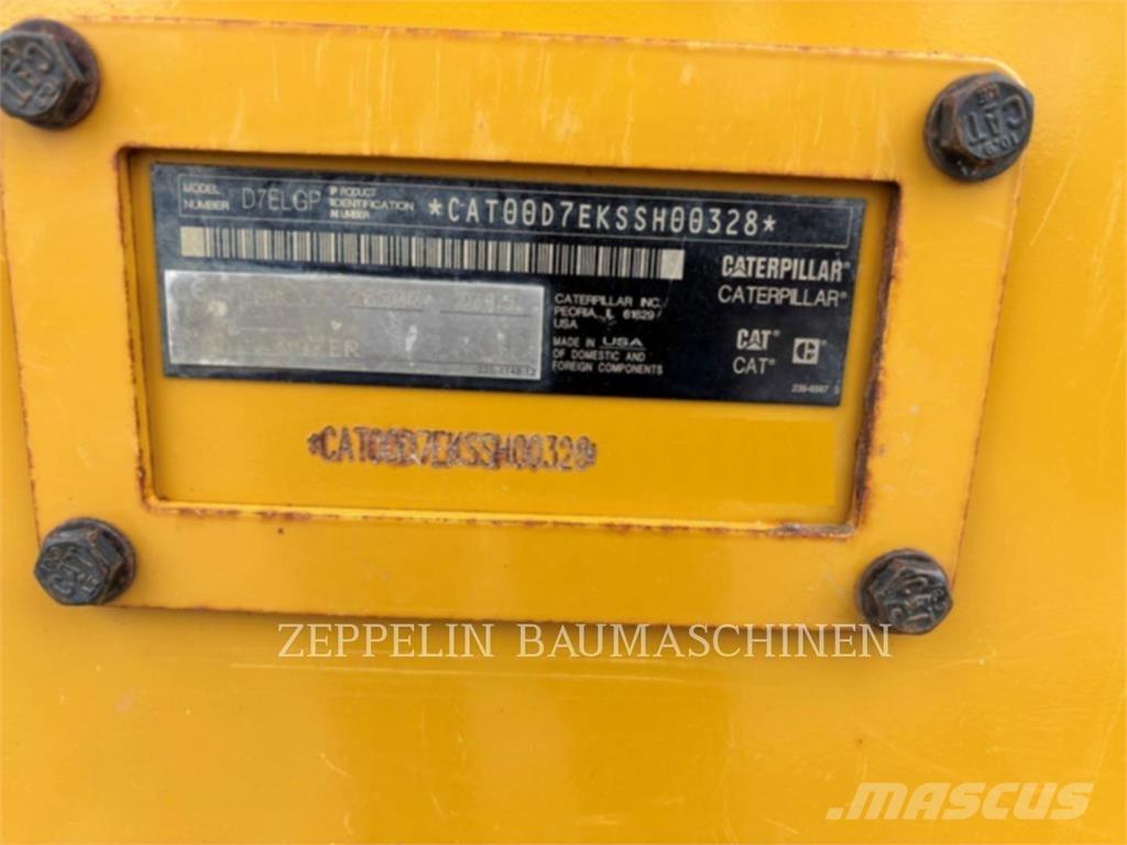 CAT D7E بلدوزرات مجنزرة