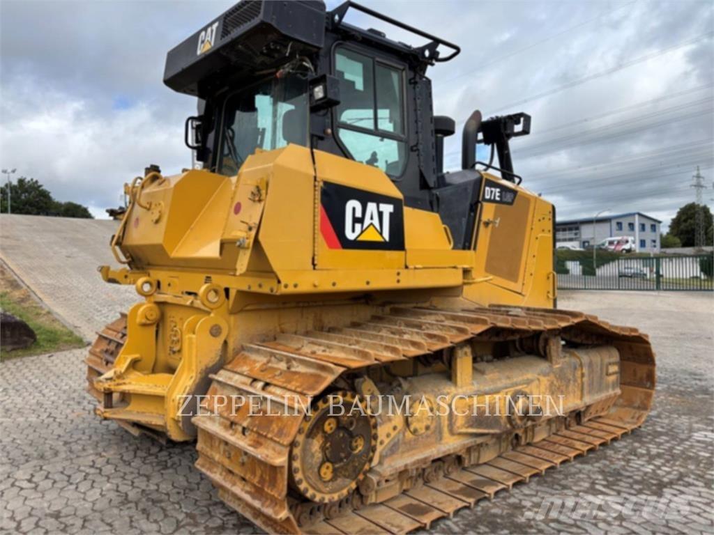 CAT D7E بلدوزرات مجنزرة