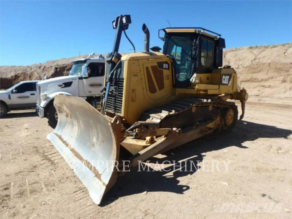 CAT D7E بلدوزرات مجنزرة