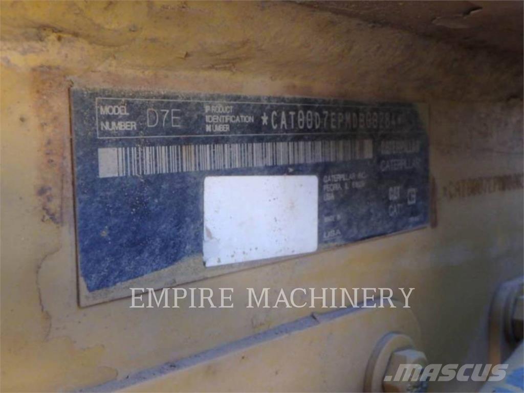 CAT D7E بلدوزرات مجنزرة