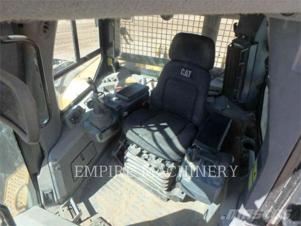 CAT D7E بلدوزرات مجنزرة