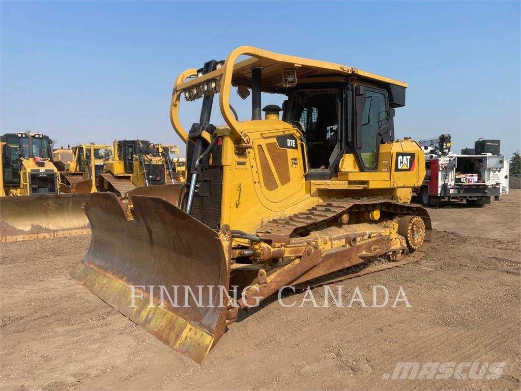 CAT D7E بلدوزرات مجنزرة
