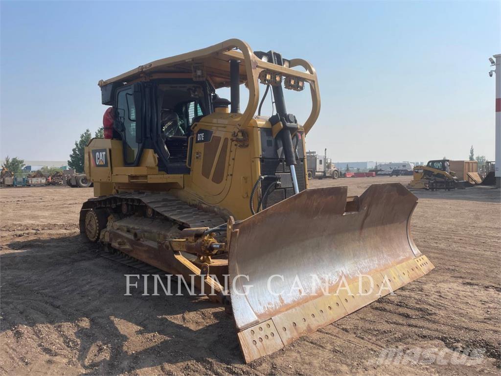 CAT D7E بلدوزرات مجنزرة