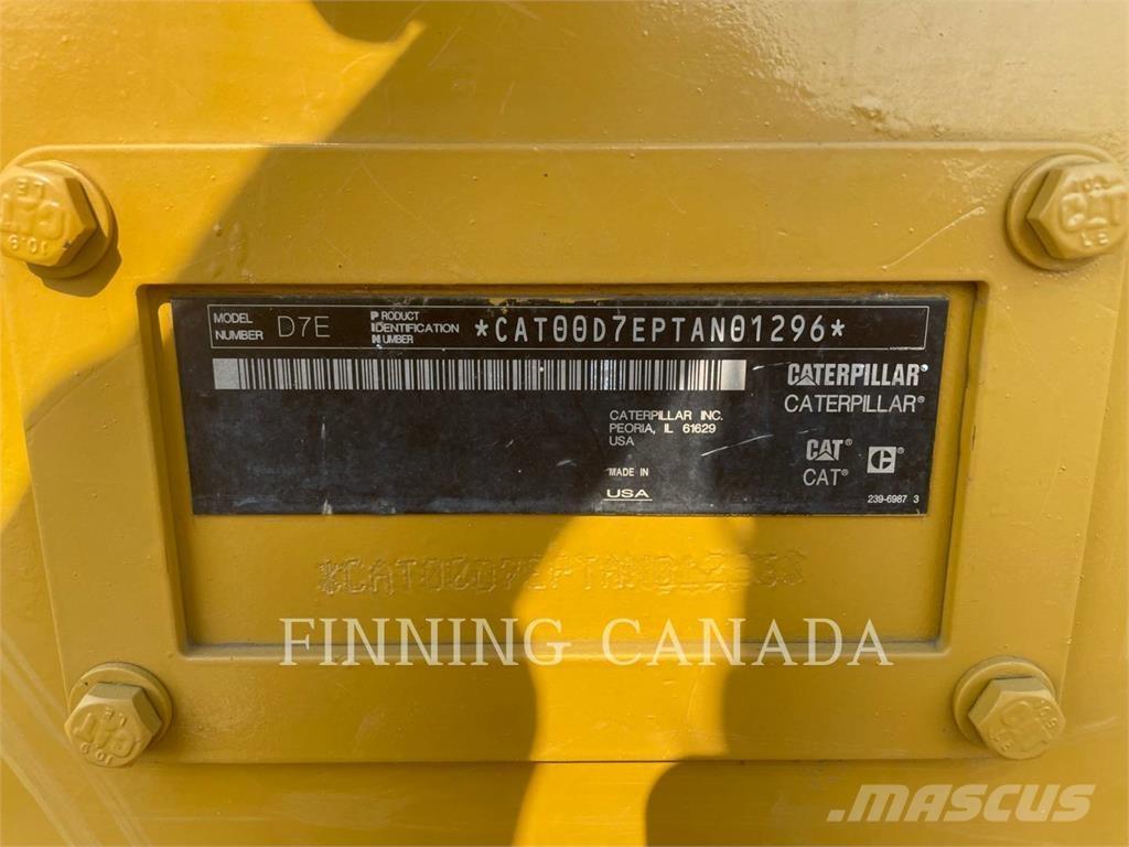 CAT D7E بلدوزرات مجنزرة