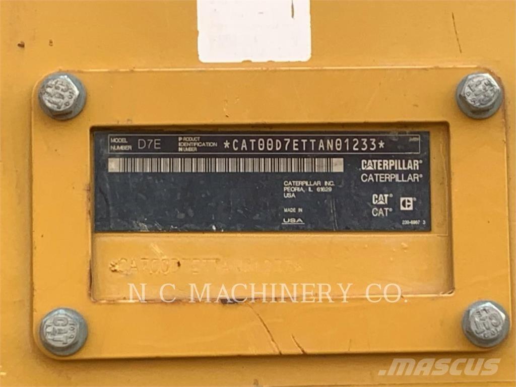 CAT D7E بلدوزرات مجنزرة