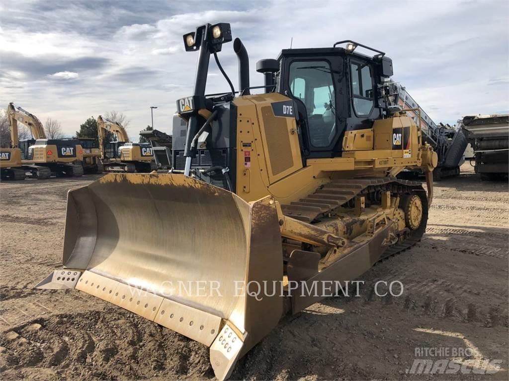 CAT D7E بلدوزرات مجنزرة