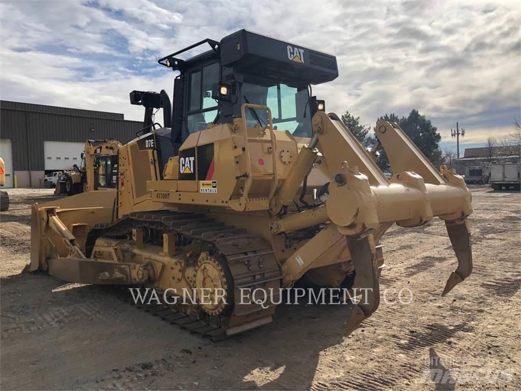 CAT D7E بلدوزرات مجنزرة