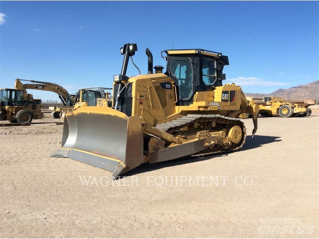 CAT D7E بلدوزرات مجنزرة