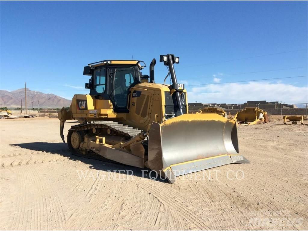 CAT D7E بلدوزرات مجنزرة