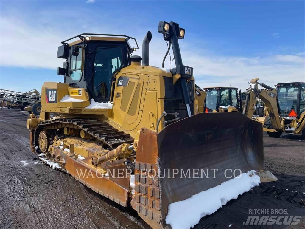 CAT D7E بلدوزرات مجنزرة