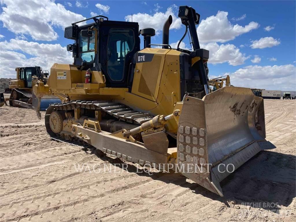 CAT D7E بلدوزرات مجنزرة