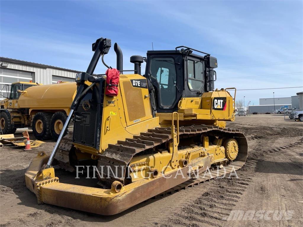 CAT D7E LGP بلدوزرات مجنزرة