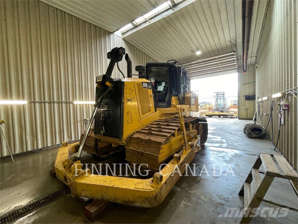 CAT D7E LGP بلدوزرات مجنزرة