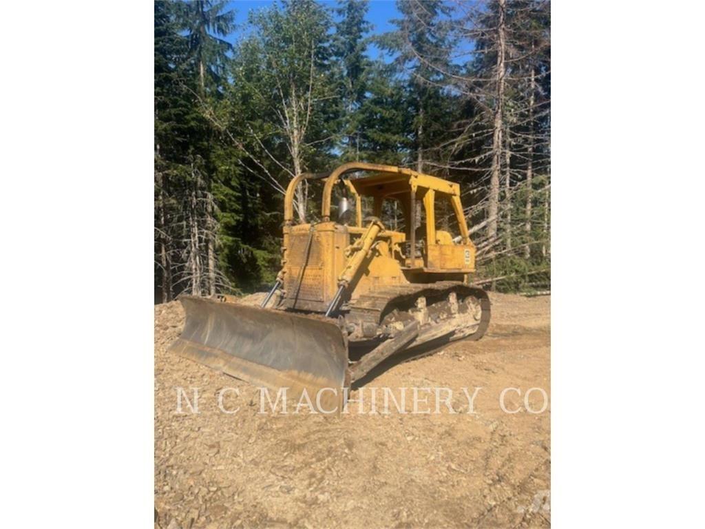 CAT D7G بلدوزرات مجنزرة