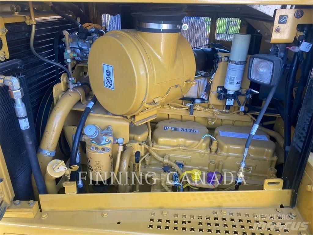 CAT D7R II بلدوزرات مجنزرة