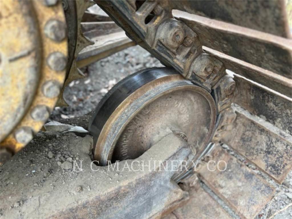 CAT D7R LGPDS بلدوزرات مجنزرة