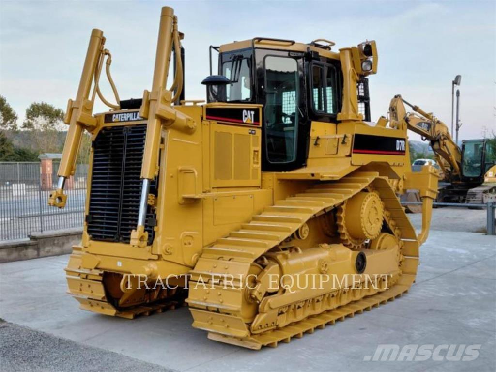 CAT D7RIIXR بلدوزرات مجنزرة