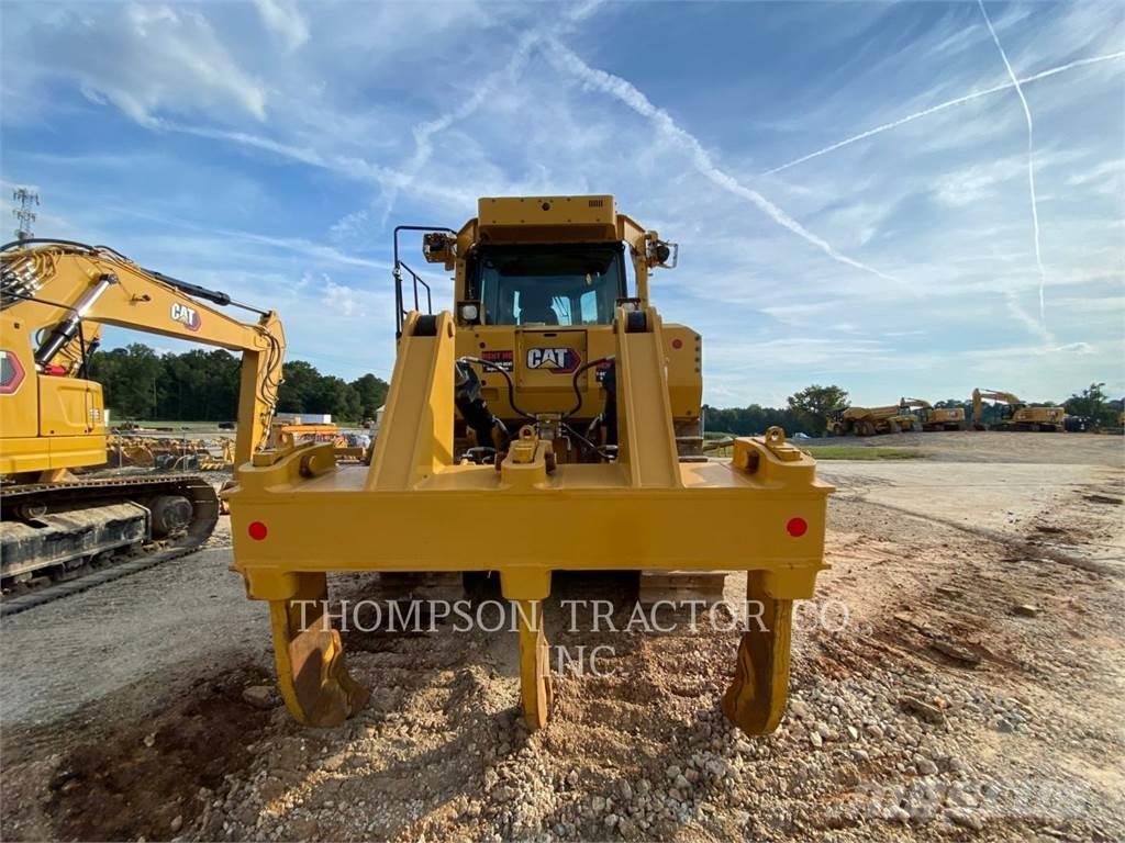 CAT D8 بلدوزرات مجنزرة