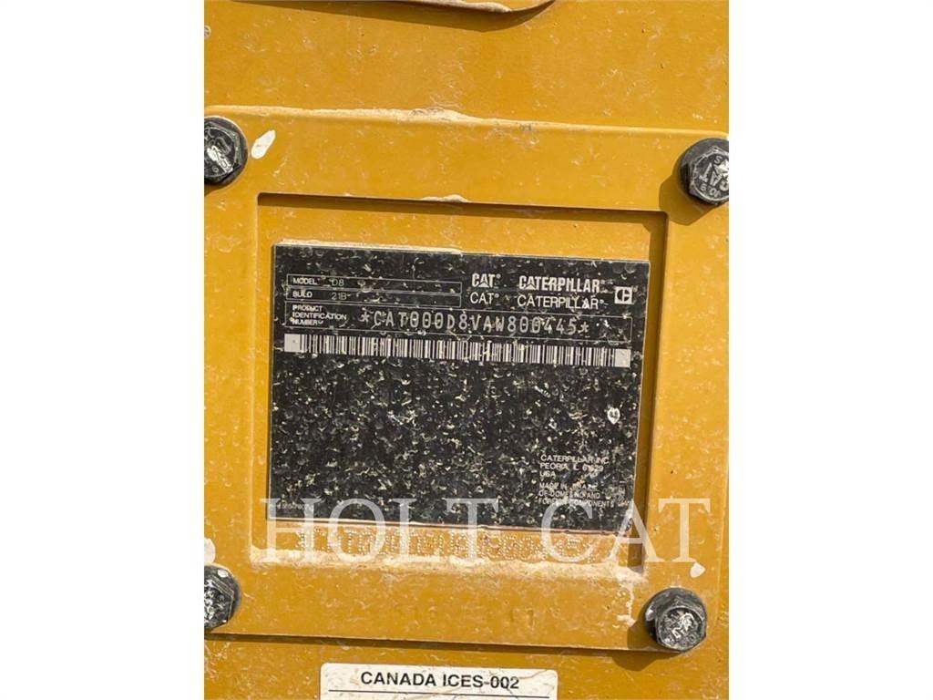 CAT D8 بلدوزرات مجنزرة