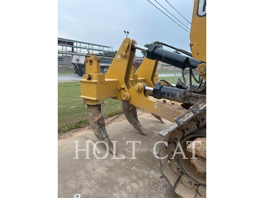 CAT D8 بلدوزرات مجنزرة