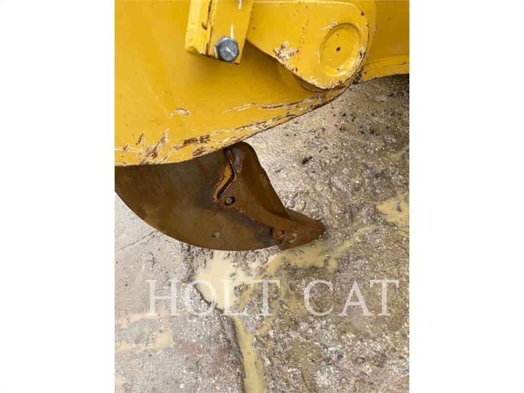 CAT D8 بلدوزرات مجنزرة